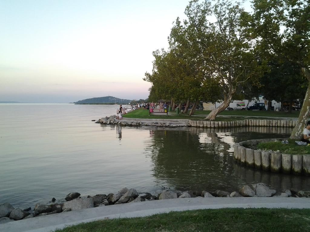 Fenyvesi Trambulinos Nyaralo Balatonfenyves Exterior photo